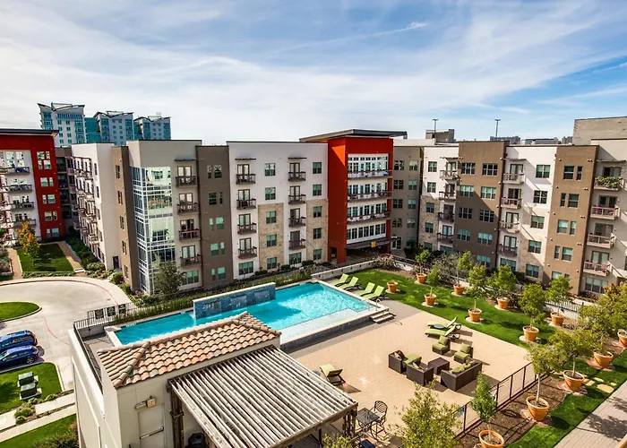 Mint House Worth - Cultural District Apartment *