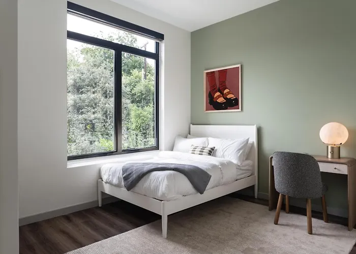 Mint House Worth - Cultural District Apartment