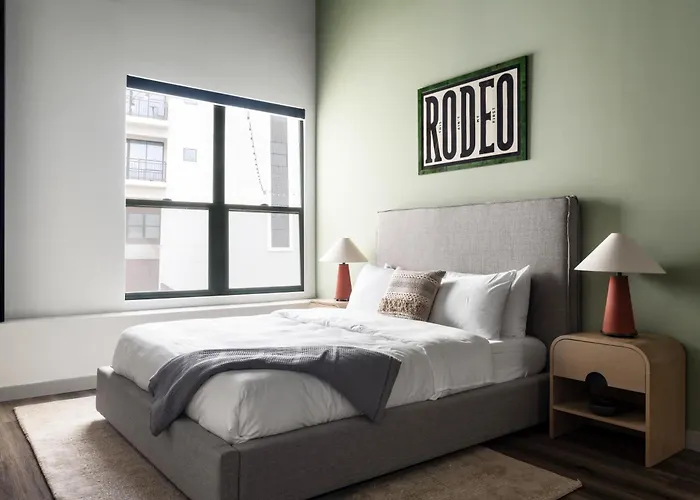 Mint House Worth - Cultural District Apartment *